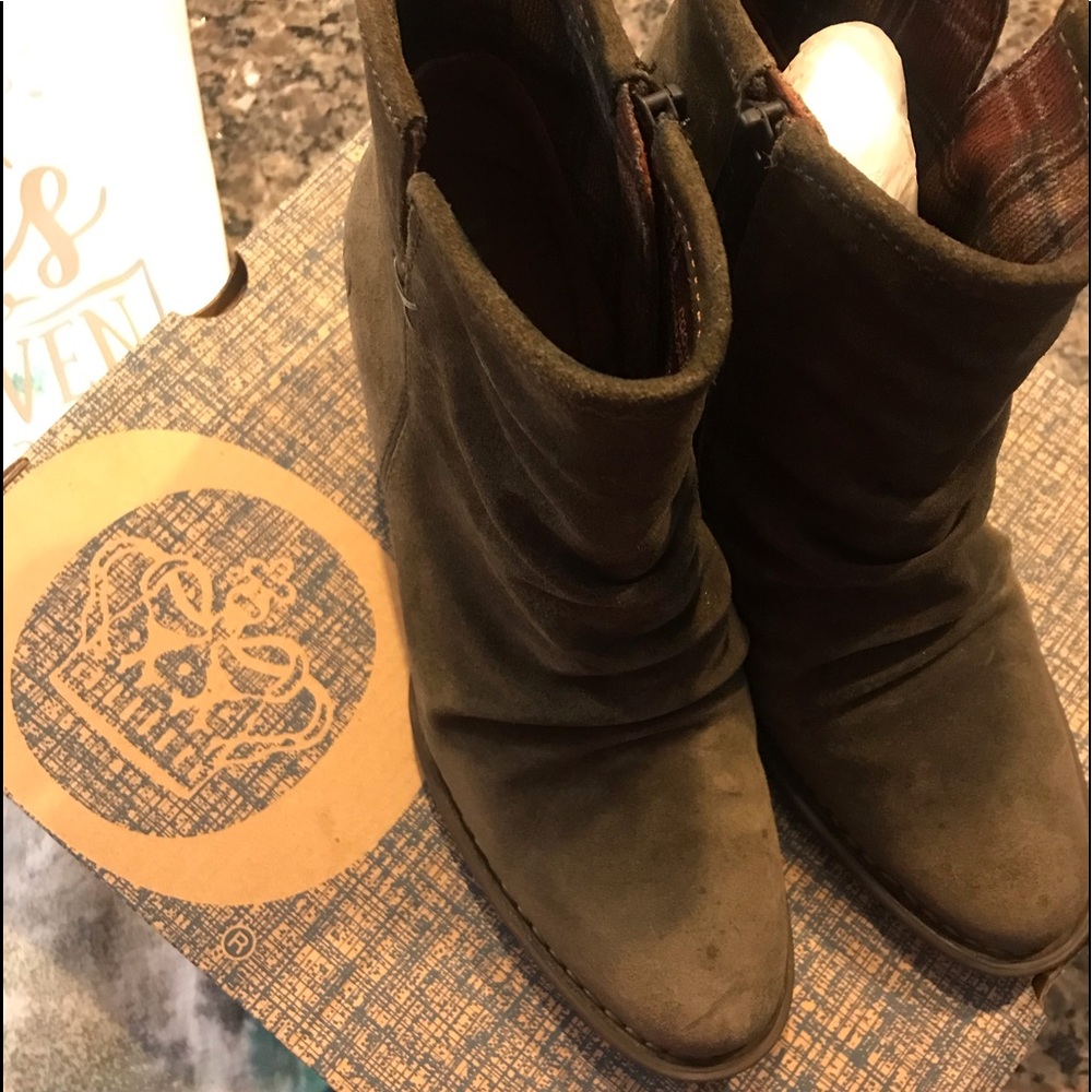 Suede born boots